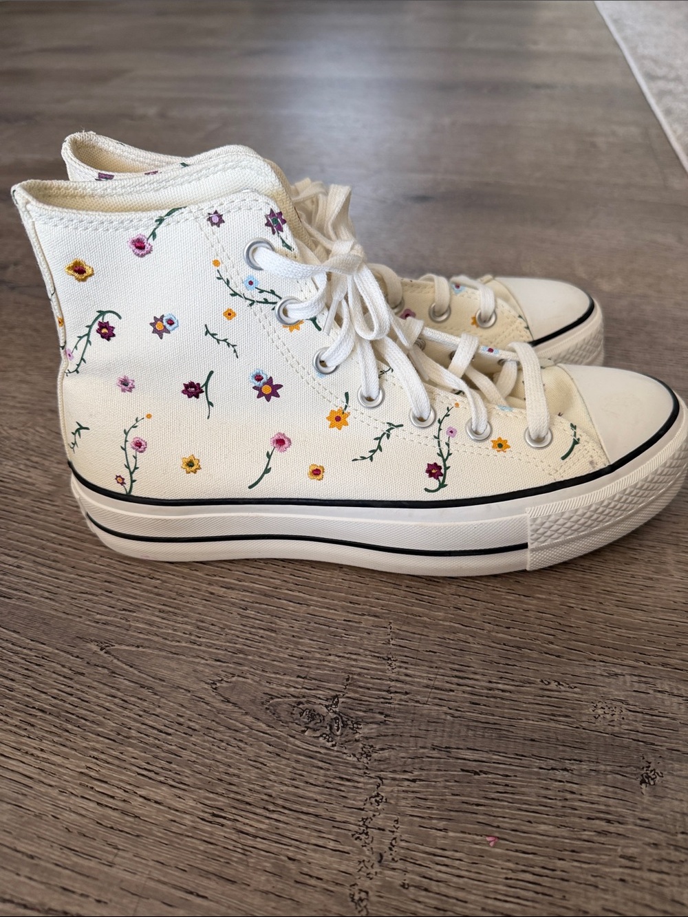 Women's Chuck Taylor All Star Hi Lift Platform Sneaker Size 8.5 - Picture 3 of 5